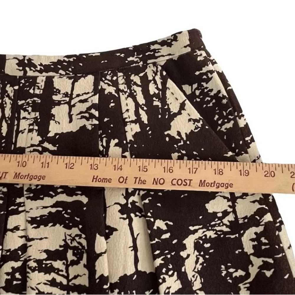 Tory Burch Skirt Size 6 A-Line @ Knee Brown & Cream Art 100% Silk Lining Pleated